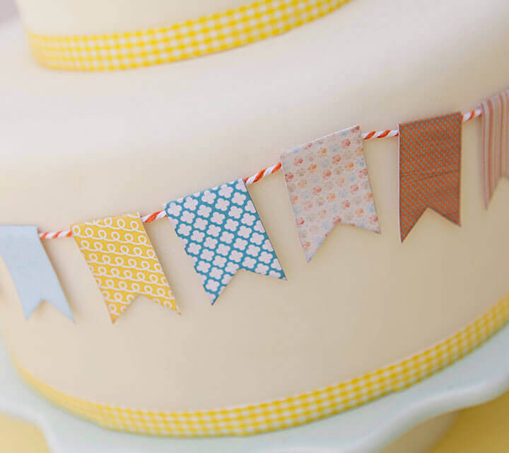 Baby Shower Decorations - Cute cake bunting